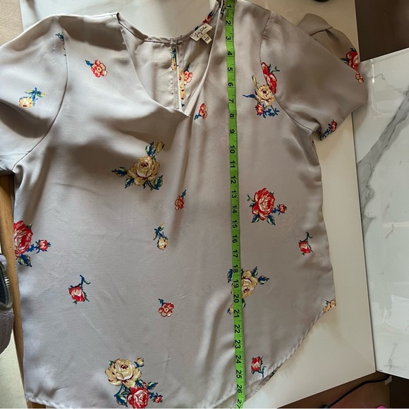 Lily White Floral Blouse in Gray - Picture 13 of 15